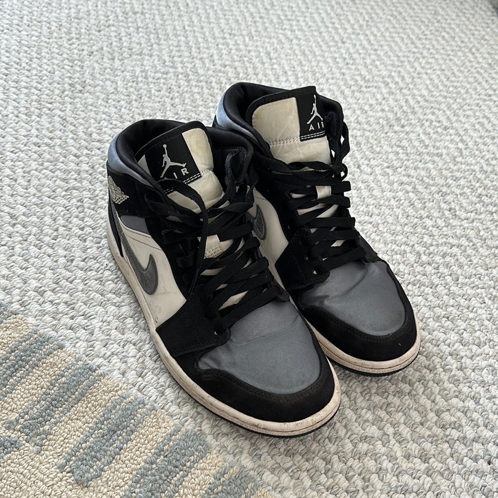 Jordan 1 mid